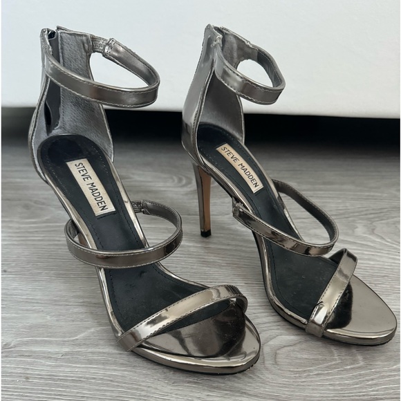 Steve Madden Feelya Metallic Silver Heel - Picture 7 of 7